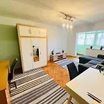 2 Bedroom Apartment And Separate Kitchen 52Mp