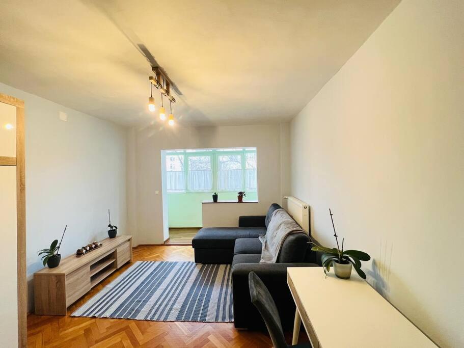 2 Bedroom And Separate Kitchen 52mp Appartamento